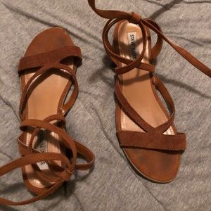 STEVE MADDEN STRAPPY SANDALS